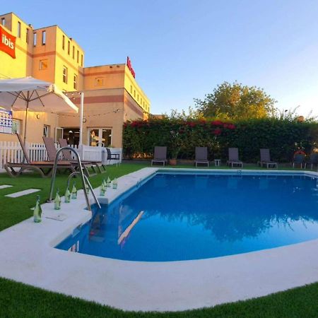 ホテル Ibis Jerez De La Frontera Cadiz エクステリア 写真