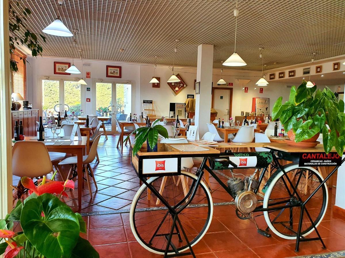 ホテル Ibis Jerez De La Frontera Cadiz エクステリア 写真
