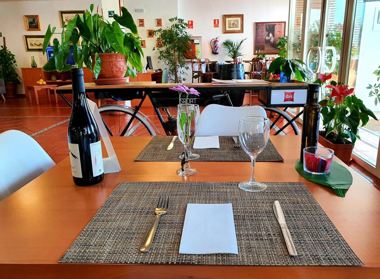 ホテル Ibis Jerez De La Frontera Cadiz エクステリア 写真