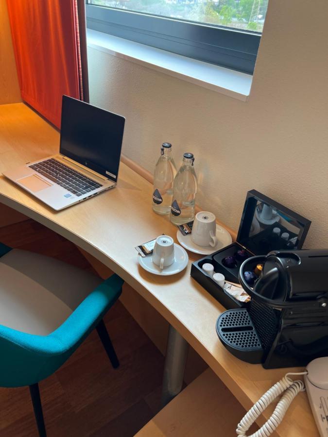 ホテル Ibis Jerez De La Frontera Cadiz エクステリア 写真