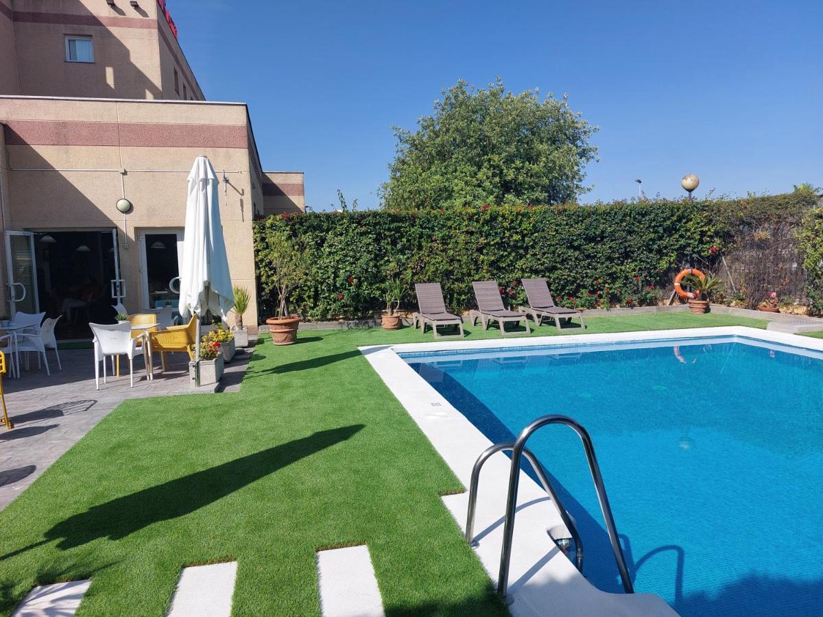 ホテル Ibis Jerez De La Frontera Cadiz エクステリア 写真