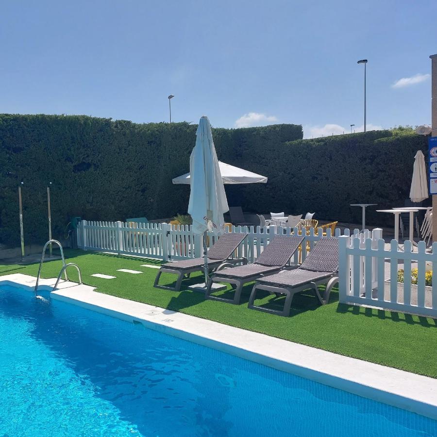 ホテル Ibis Jerez De La Frontera Cadiz エクステリア 写真