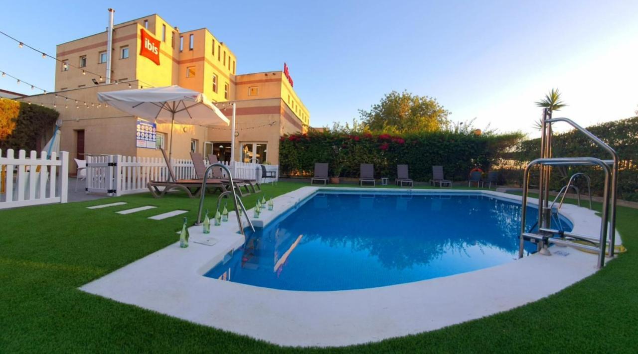 ホテル Ibis Jerez De La Frontera Cadiz エクステリア 写真