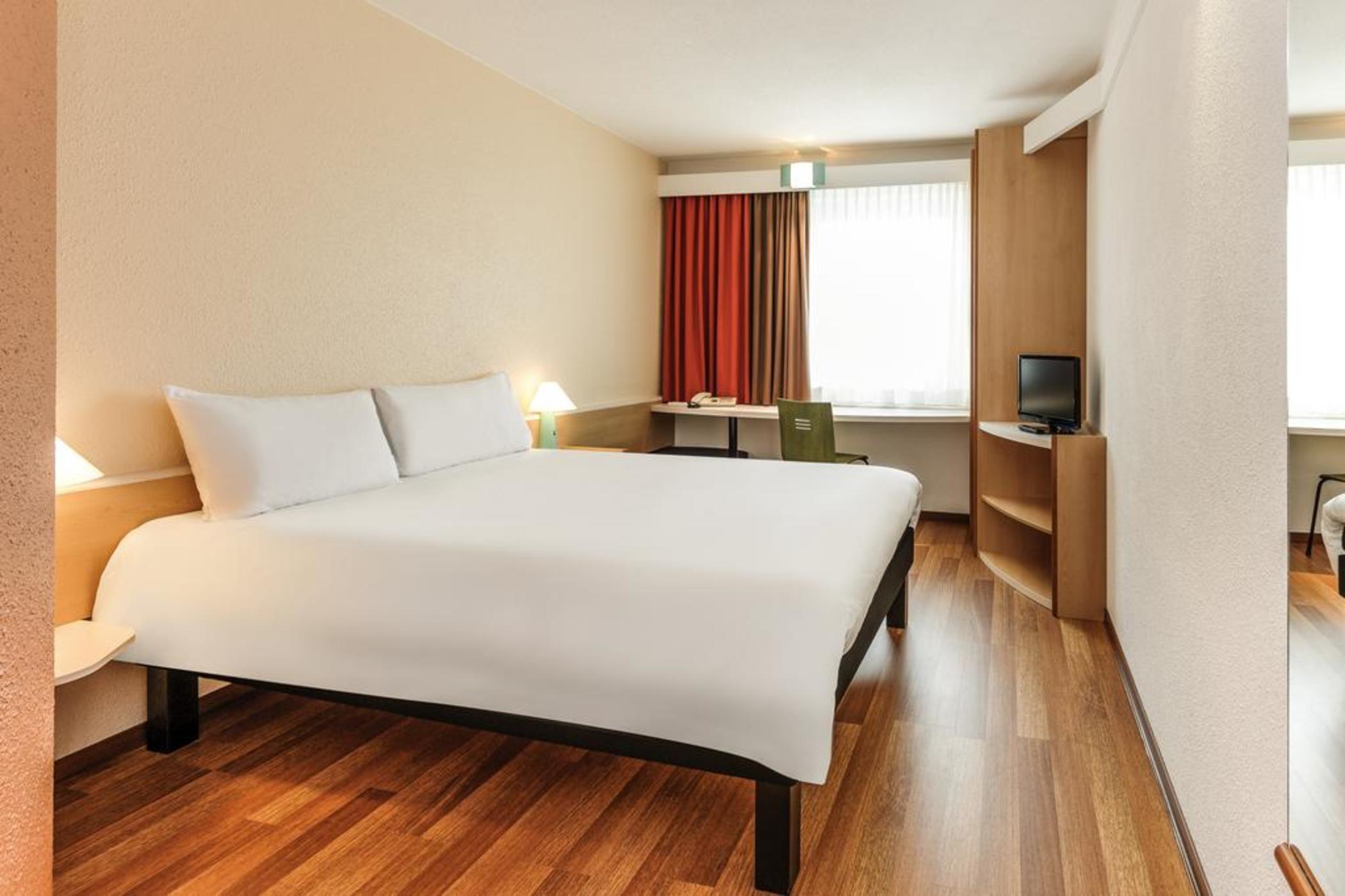 ホテル Ibis Jerez De La Frontera Cadiz エクステリア 写真