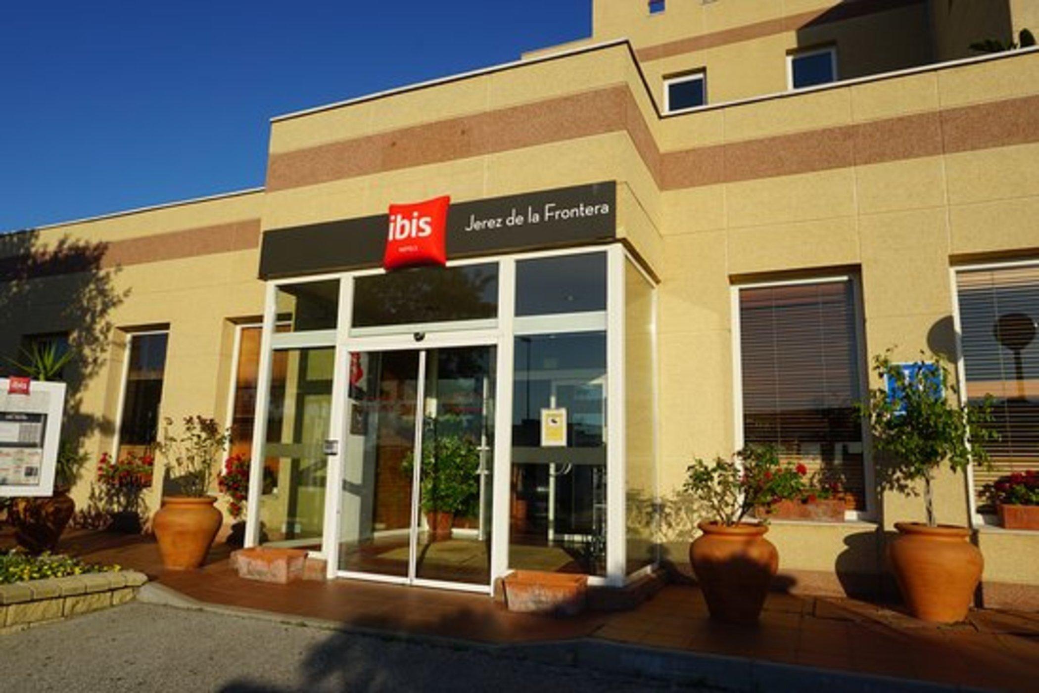 ホテル Ibis Jerez De La Frontera Cadiz エクステリア 写真