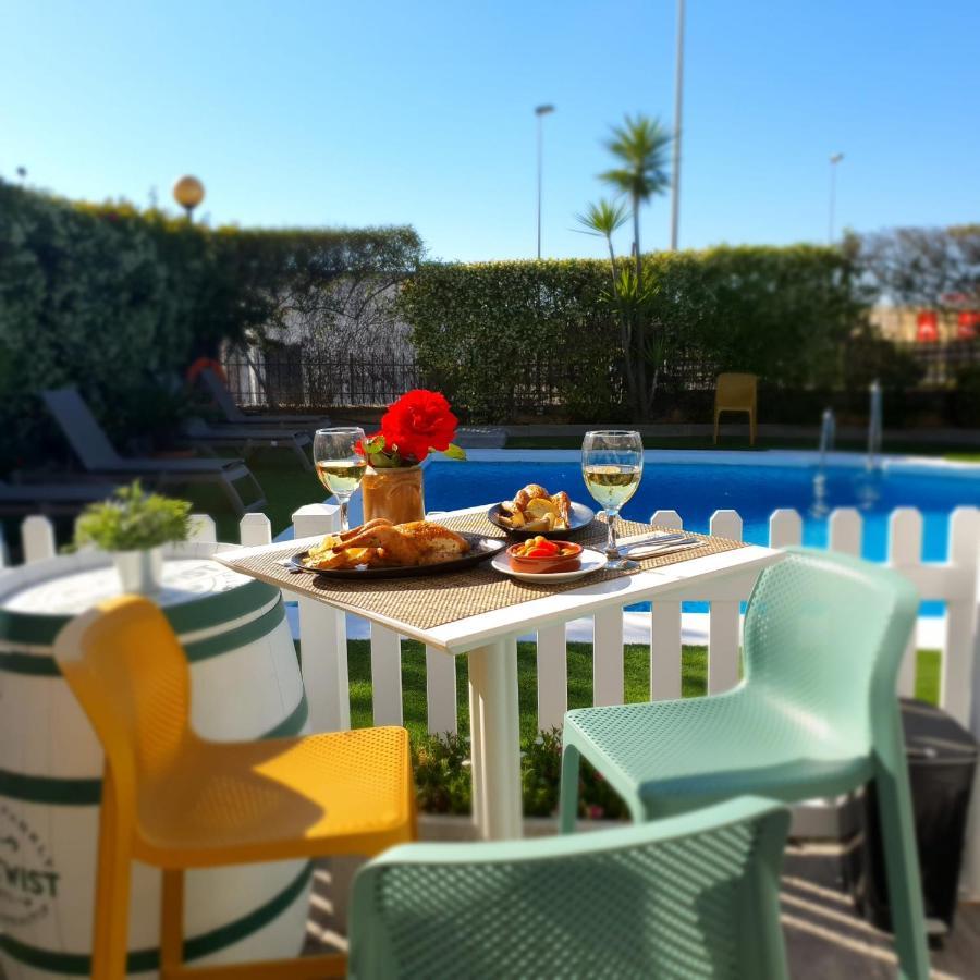ホテル Ibis Jerez De La Frontera Cadiz エクステリア 写真