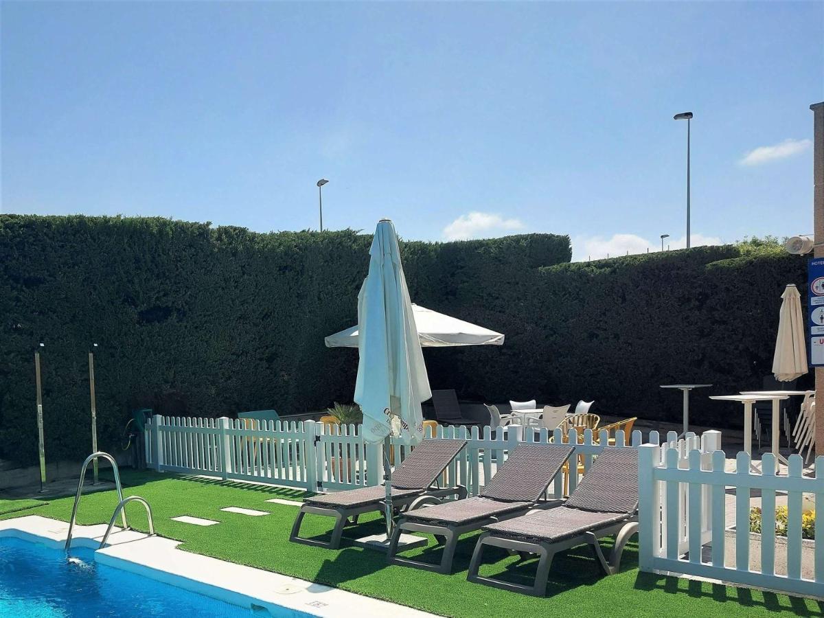 ホテル Ibis Jerez De La Frontera Cadiz エクステリア 写真