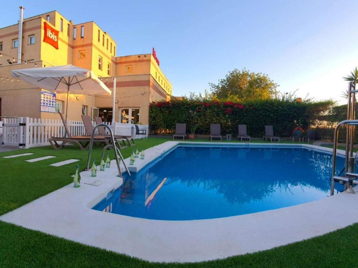ホテル Ibis Jerez De La Frontera Cadiz エクステリア 写真