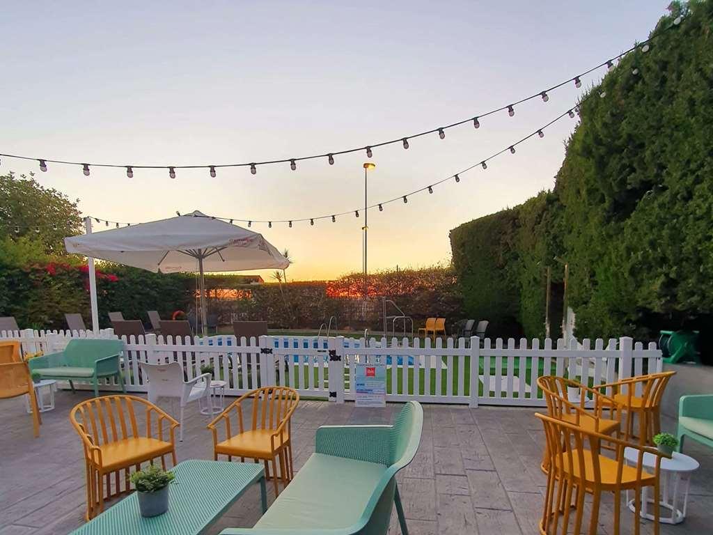 ホテル Ibis Jerez De La Frontera Cadiz エクステリア 写真